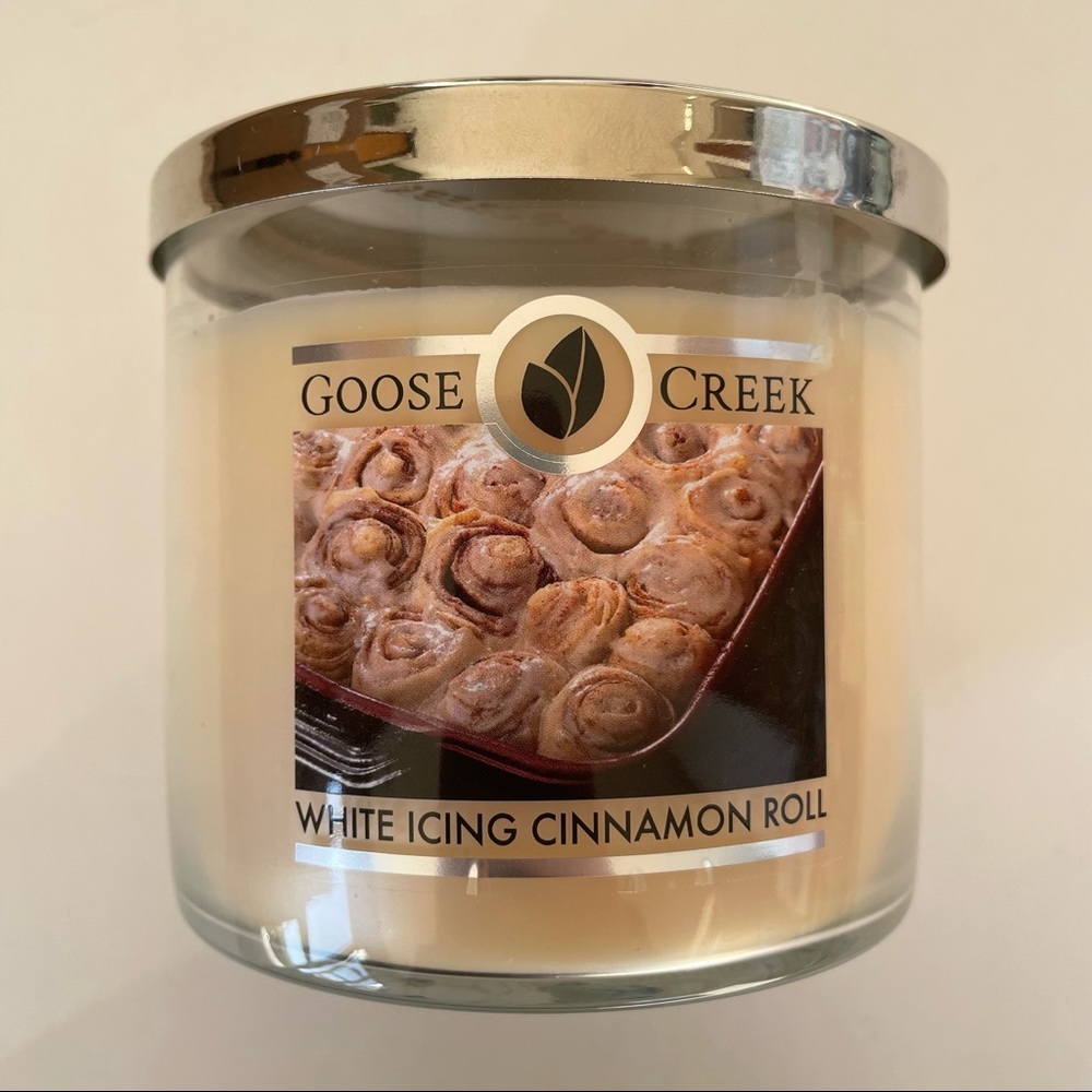RARE 'White Icing Cinnamon Roll' Goose Creek Candle